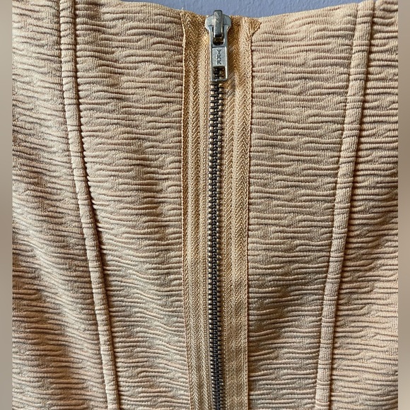 Taylor Womeen’s yellow dress - Size 10 - Picture 4 of 8